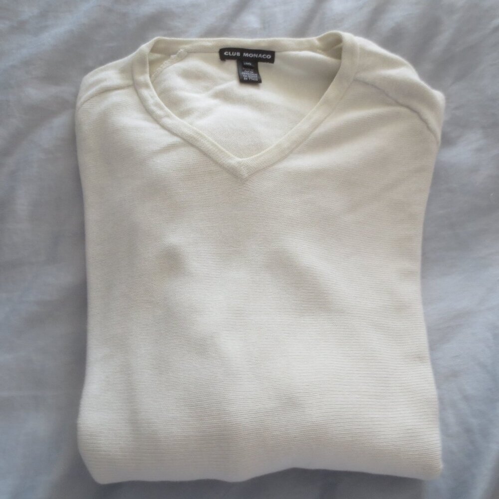 Stunning Club Monaco Light Cream lightweight Mesh Knit V-Neck Sweater - Size Lar